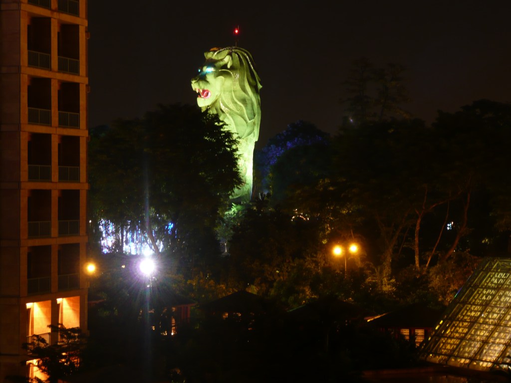 Resorts World Sentosa - Merlion at night