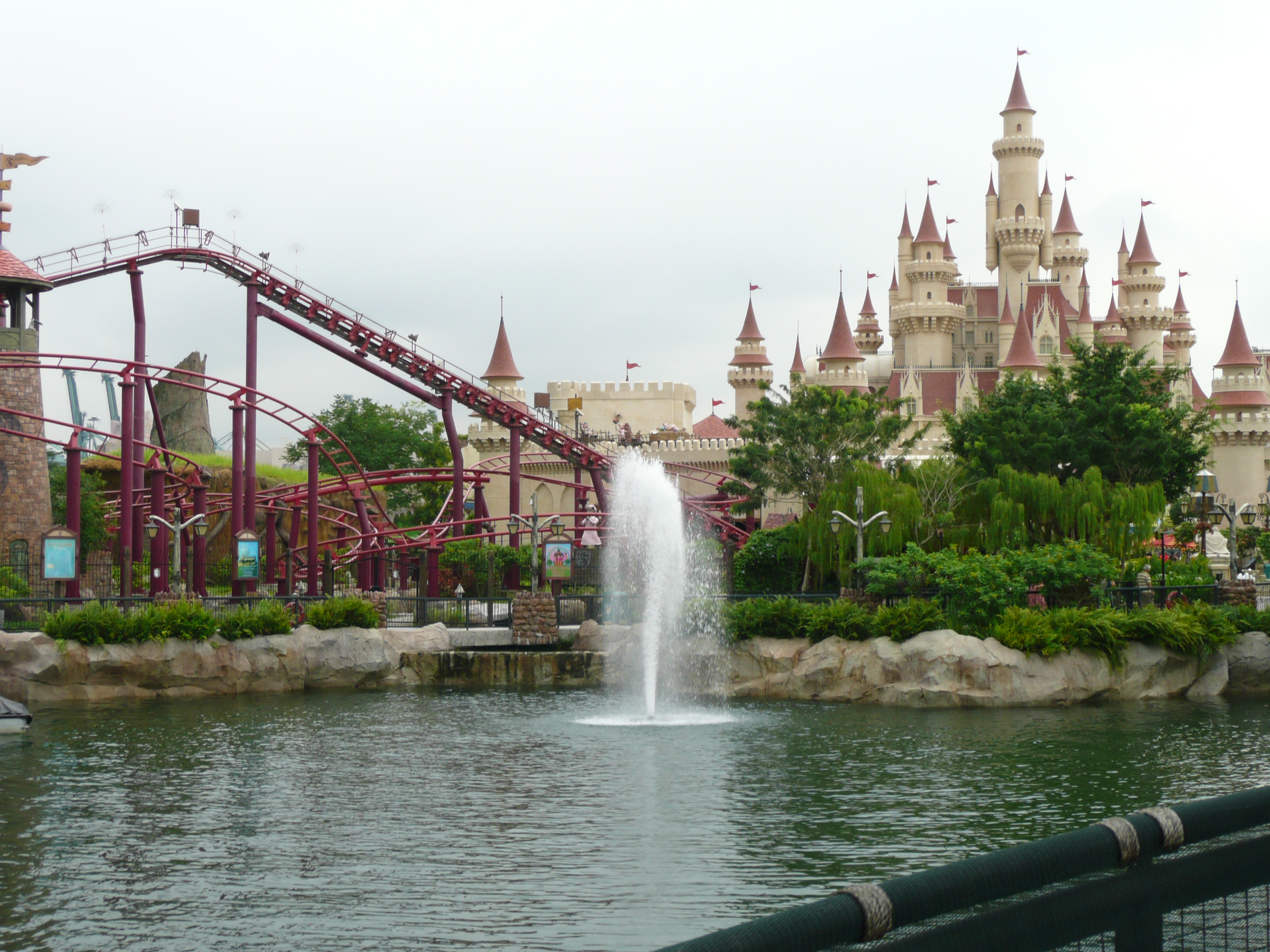 Enchanted Airways Rollercoaster & Far Far Away Castle