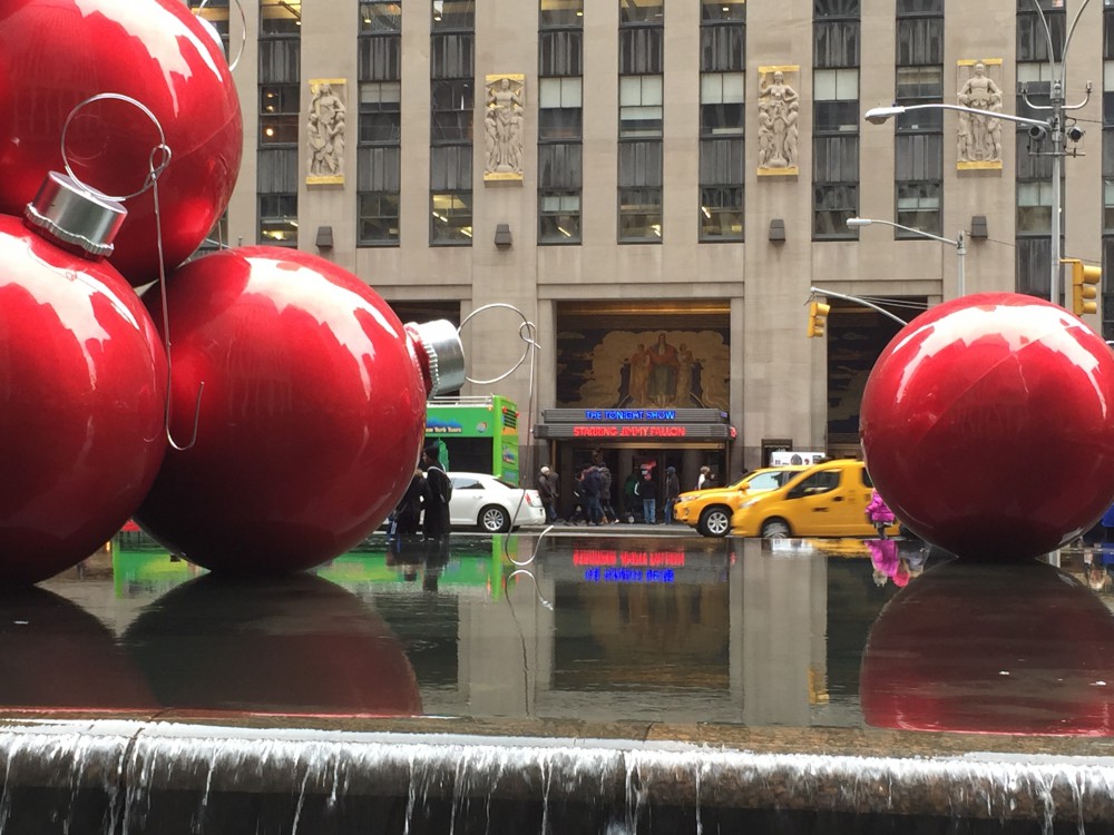 New York Xmas Balls and Cabs